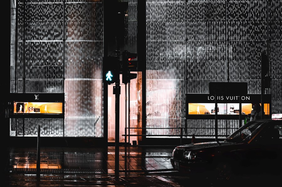 Louis Vuitton Ginza Store Fully Covered of Holographic Glass with Emerald  Blue Highlights at Night. Editorial Photography - Image of blue, japan:  276925642